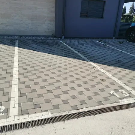 Korina - Free Private Parking *