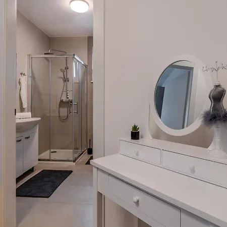 Korina - Free Private Parking شقة