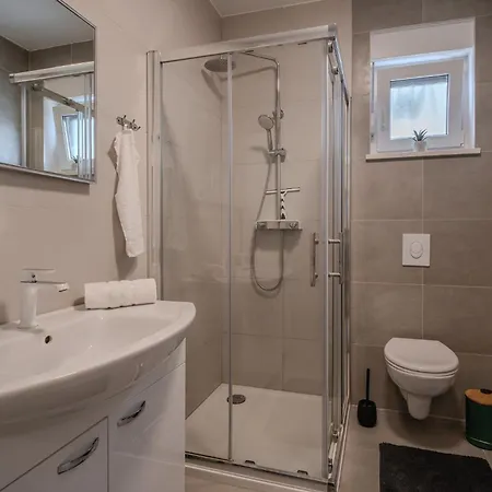 Korina - Free Private Parking アパート ザダル