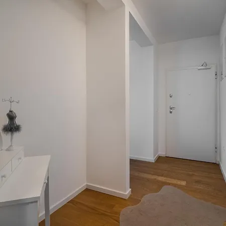 Korina - Free Private Parking