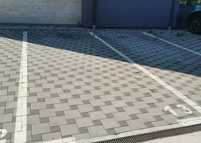 Korina - Free Private Parking *