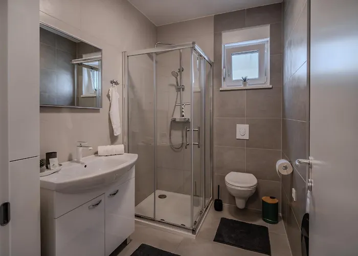 Korina - Free Private Parking *