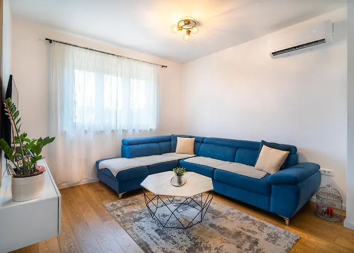 Korina - Free Private Parking