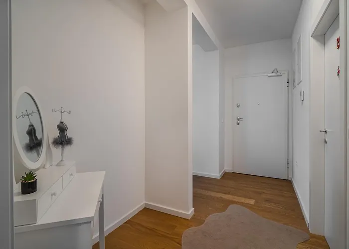 Korina - Free Private Parking